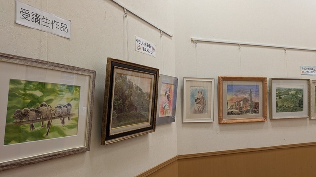 「やさしい水彩画・色えんぴつ講座」作品展示中