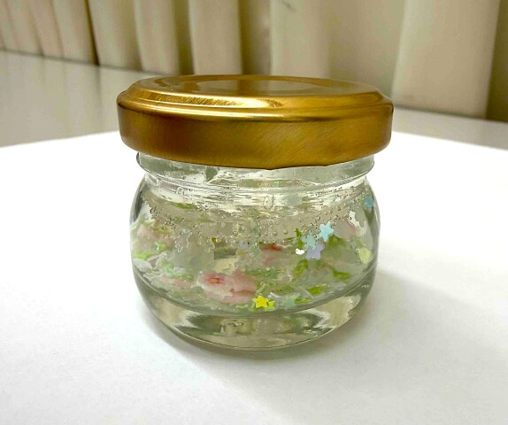 「ぷっくりシールをつくろう」