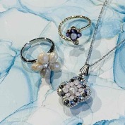 【夏休み】グルーデコとびわ湖パールでかわいいアクセサリーを作ろう!!(親子)