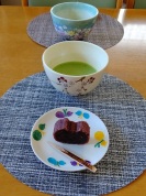 テーブルと椅子でゆったりこども茶道講座