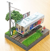  ～スタンプラリーで『鉄道ジオラマグッズ』をゲットしよう～　子供から大人まで『鉄道ファン集まれ～！！』 【ミニチュアサイズ！はじめての「鉄道ジオラマ講座」】　アクリルケース（背景画付）