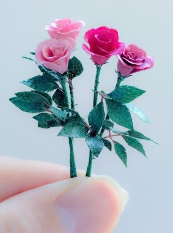 【オンライン】刺繍糸で作る立体造形の世界　ミニチュアフラワーレッスン＜バラ＞