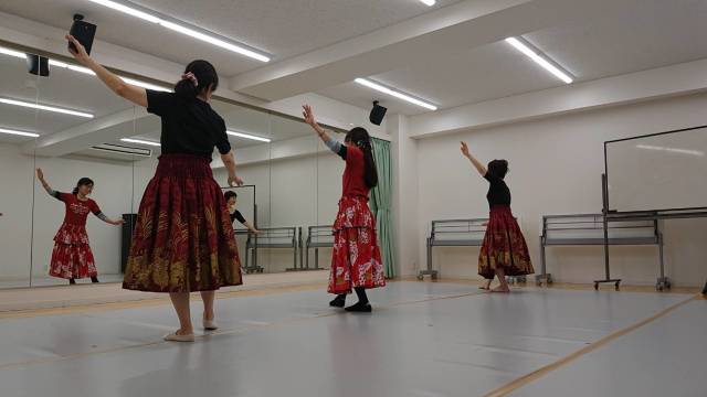 木曜夜のハワイアンフラダンス