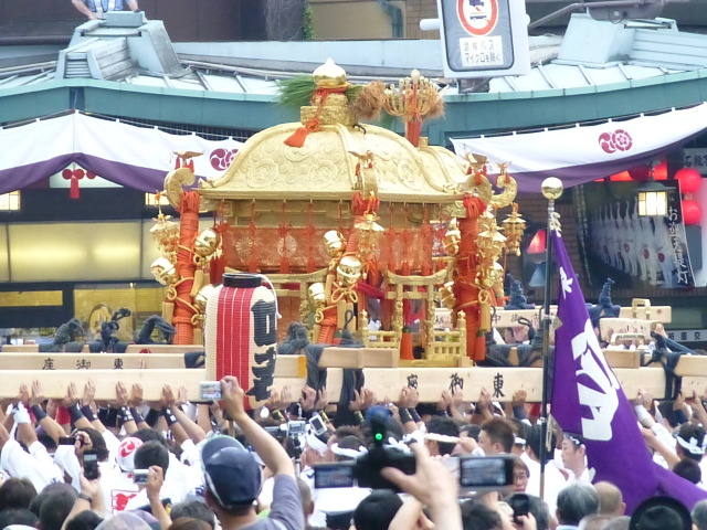 【一般】神輿三基が躍動！ 神様が氏子区域へ渡っていく　祇園祭「神幸祭」