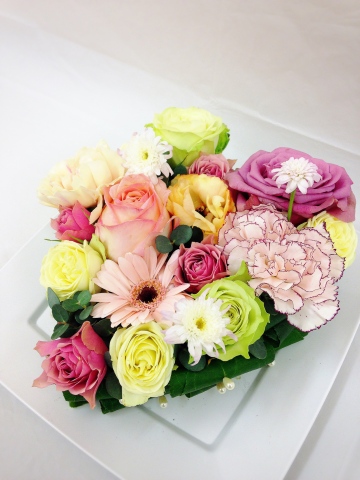 フラワーアレンジメント≪ハートのフラワーケーキ≫