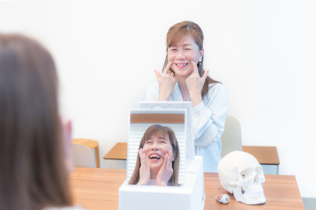 【入会金不要 特別講座】間々田式　顔の筋トレコアフェイストレーニングⓇ入門