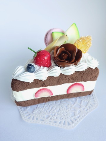 《夏休みこども特別講座》チョコレートのケーキ貯金箱を作ろう！