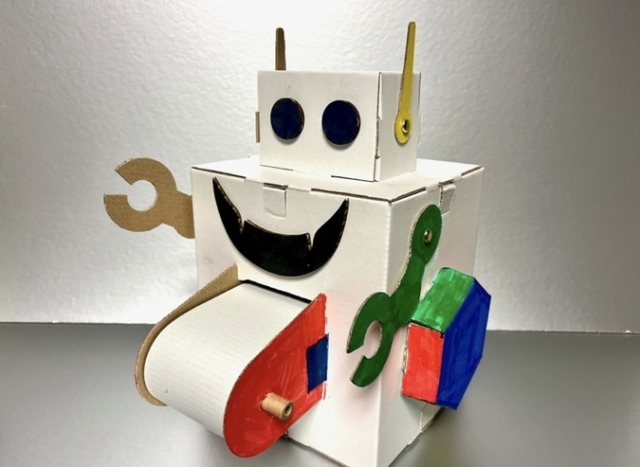 【夏の1日講座】貯金箱としても使える！ダンボールのカラクリロボットを作ろう！