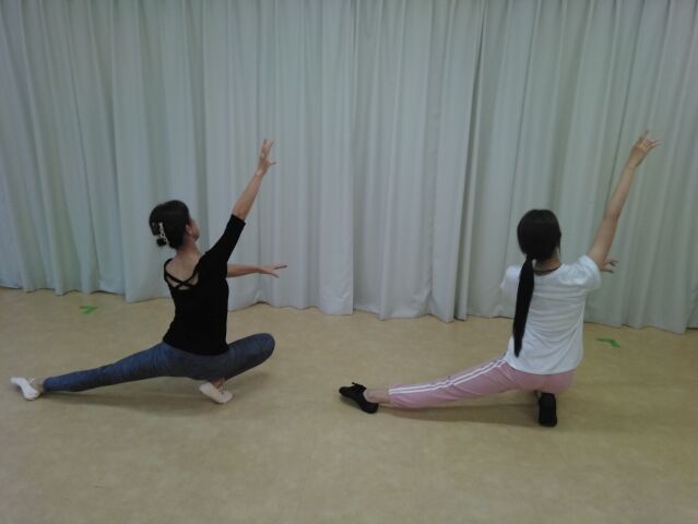 気楽な服装で、大人女子バレエ！