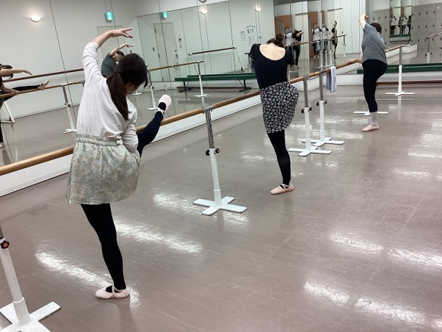 おとなのストレッチ＆バレエ　土曜クラス