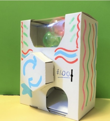 こども夏休み《ダンボール工作〜貯金箱にもなる！カプセルガチャマシーン》