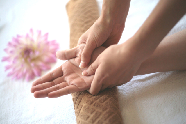 【入会金不要・資格取得講座】「その手が誰かの安心になる」1日完結 ハンドリフレクソロジーセラピスト資格取得