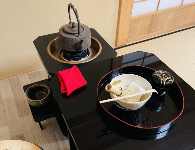 立礼茶道（りゅうれいちゃどう）