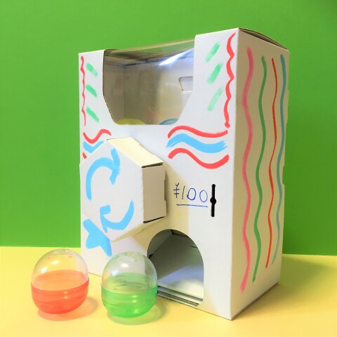 貯金箱にもなる！段ボールで作るガチャマシーン