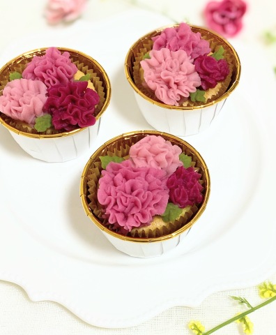 あんフラワー®でカーネーションのカップケーキ