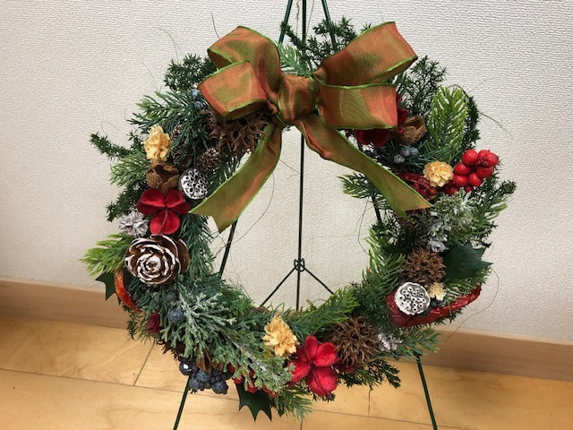 手作りで楽しむ、クリスマスを彩るリースづくり