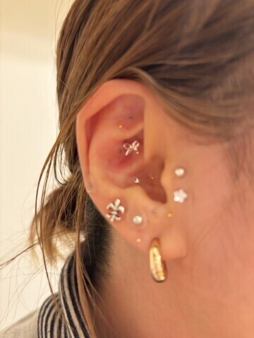 耳つぼセラピスト講座 ～翌日から開業可能～話題の耳つぼジュエリーの資格が１日で！