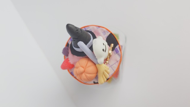 ハロウィンデコのポット ～粘土で作るお菓子入れ～