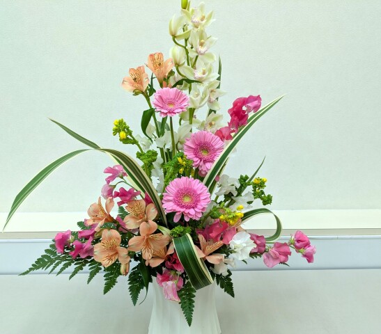 楽しく創るフラワーアレンジメント