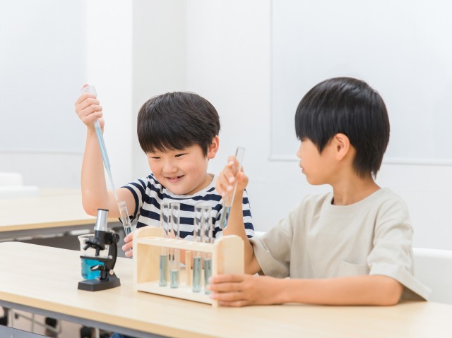 絵本作家から学ぶ 実験教室