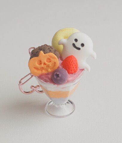 わくわくミニチュアスイーツ♪パンプキンパフェのキーホルダー作り