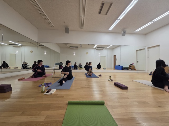 自分を見つめるやさしいヨガ