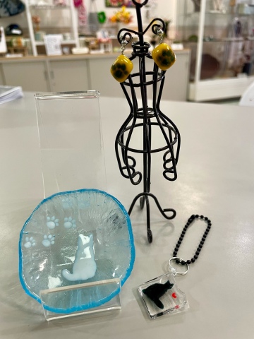 【にゃんカル　JEUGIA猫まつり】ガラスフュージング講座よりガラスでアクセor豆皿作り