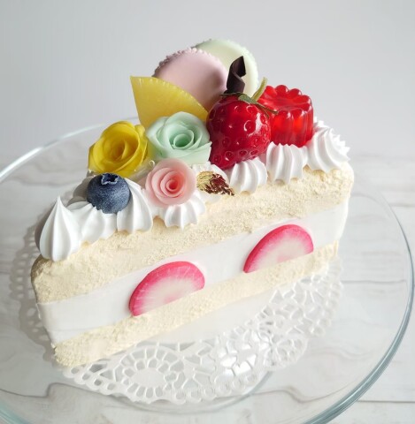 夏休みワークショップ「フェイクスイーツでケーキ貯金箱作り」