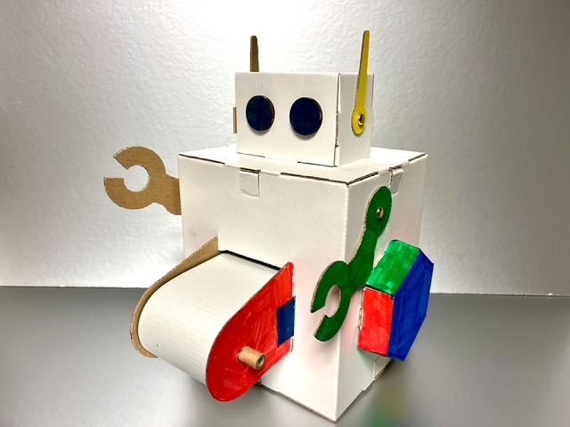 夏休みワークショップ「貯金箱としても使える！ ダンボールで出来たカラクリロボット貯金箱の工作教室」