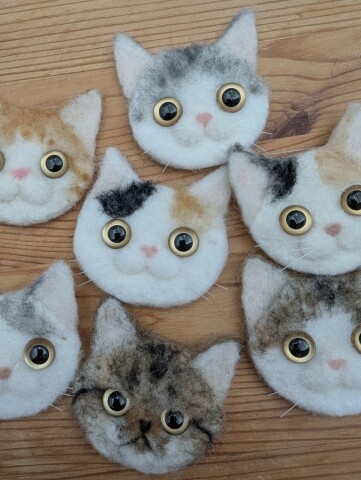 夏休みワークショップ「中山みどり監修　シート羊毛で作る猫ブローチ」