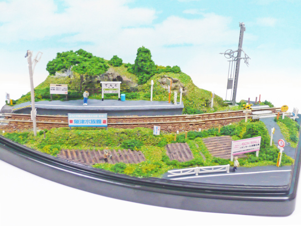 複線ガーダー鉄橋と踏切 あっけない 日本の鉄道風景ジオラマロング 複線ガーダー鉄橋と踏切 あっけない 日本の鉄道風景ジオラマロング