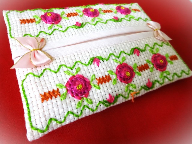 【体験会のご案内】今、人気の刺繍で「薔薇のポケットティッシュケース」作り　~戸塚刺しゅう～