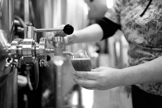 京都山城地方唯一のクラフトビール醸造所見学と瓶詰め体験＆クラフトビール飲み比べ