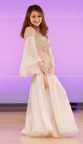 色鮮やかなLEDランタン作りと美味しいスイーツを味わいながら、魅惑のベリーダンスショーを楽しむ